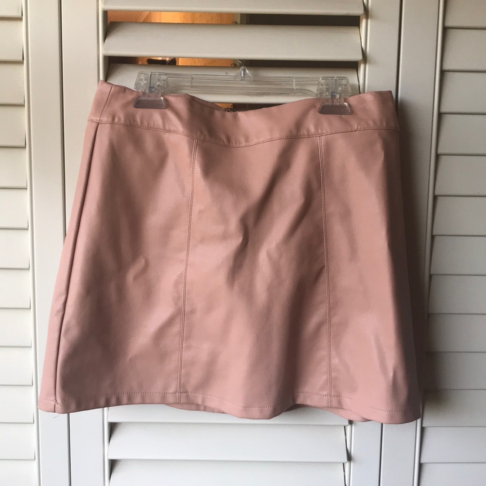 Beautiful Creamy Pink “Leather” Mini Skirt 👛